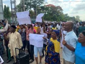 JUST IN: APC Members Protest In Lagos, Demand Removal Of State Chairman